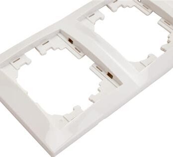 Рамка 4-м Мира верт. белая Lezard 701-0200-154